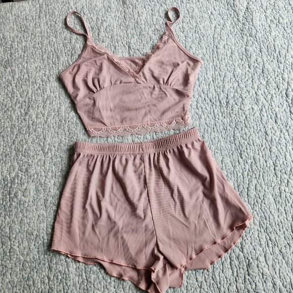 Intimate/Lounge Wear Crop Top and Shorts Se, Size M - Picture 2 of 7